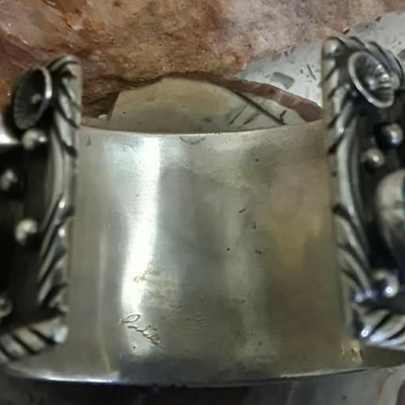 Vintage Navajo Sterling Turquoise Cuff - Picture 8 of 8